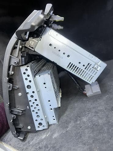 Техника и электроника: Штатная мультимедийная консоль Lexus с климат-контролем и — 3