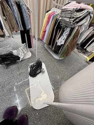 Торговое оборудование: Продаётся в отличном состоянии. Покупали за 8500 сом. Изготовлено из — 5