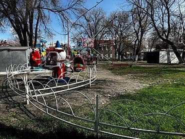 4 pot: Заборы металлические, 2 вида. Есть тяжелый забор с Толстого металла — 5