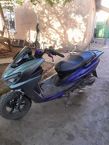 eagle eyes: Скутер (класс 50–150 см³), спортивный дизайн, цвет — 4