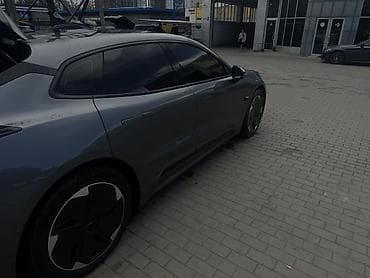 Geely: Zeekr 001: 0.1 - engine capacity л | 2024 г. Лифтбек — 3