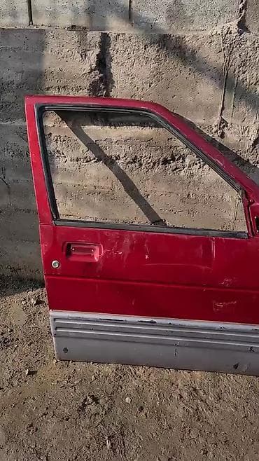 Предлагаются автомобильные двери различных цветов, подходящие для