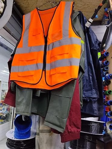 рабочие форма: Жилетка строительная, В наличии — 1