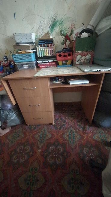 Офисные столы: Офисный стол, Б/у, Регулируемый, цвет - Бежевый — 1