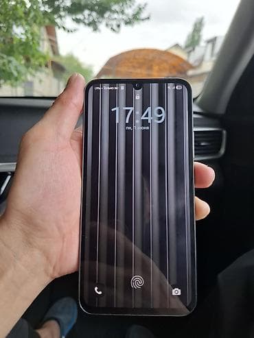 galaxy z fold 7: Смартфон с тройной основной камерой и каплевидным вырезом фронтальной — 3