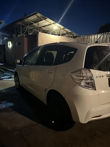 mini ev: Honda Fit: 2012 г., 1.3 л, Вариатор, Гибрид, Хэтчбэк — 5