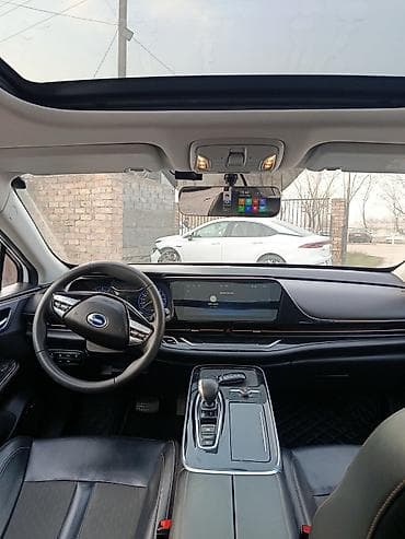 Просторный 5-местный кроссовер с современным салоном и панорамной