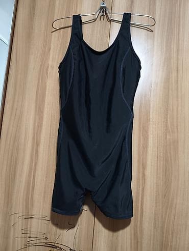 Сплошной спортивный купальник-шорты (плавательный комбинезон) - Цвет