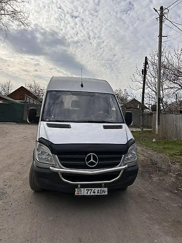 грузопосажирский спринтер: Легкий грузовик, Mercedes-Benz — 9