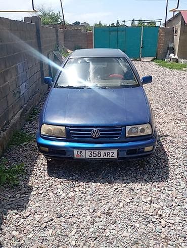 күзгүлөр: Volkswagen Vento: 1997 г., Седан — 1