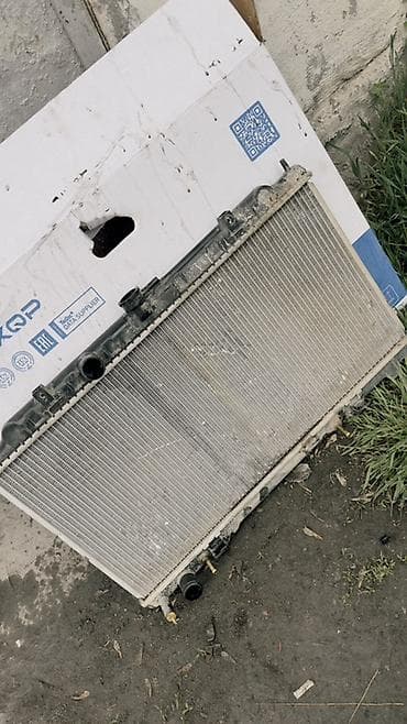 Без дыр целый Ниссан п 12 радиятор автомат 2 обемь Радиатор