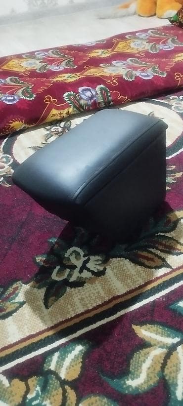 Подлокотник Mercedes-Benz, цвет - Черный, Б/у, Самовывоз at lalafo.kg Подлокотник Mercedes-Benz, цвет - Черный, Б/у, Самовывоз