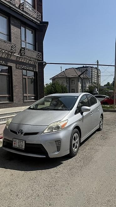 2 4 д: Toyota Prius: 2015 г., 1.8 л, Автомат, Гибрид, Хэтчбэк — 3