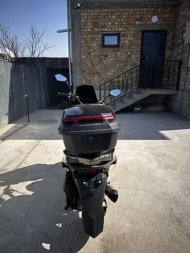 скуттер: Тип скутера 150 куб. см, Бензин — 4