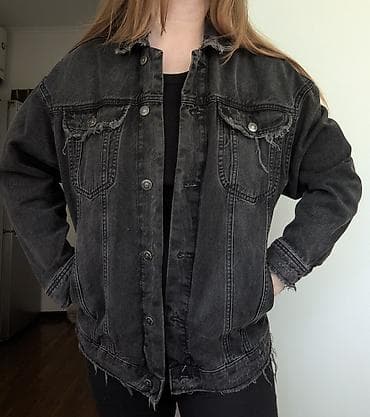 pull bear: Женская джинсовая куртка оверсайз ZARA с рваными элементами Размер на — 2