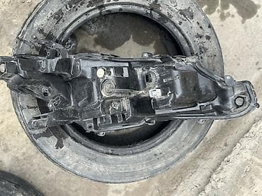 вента фары: Передняя левая фара Toyota — 2