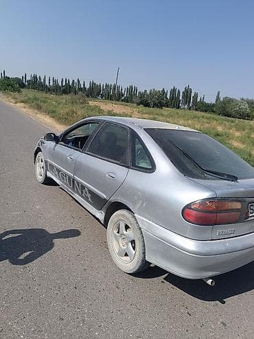 lada 9: Renault Laguna: 1998 г., 1.8 л, Механика, Бензин, Лифтбек — 3