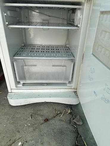 кухонный камбайн: Холодильник Indesit, двухкамерный, белый. Особенности: - Нижняя — 4