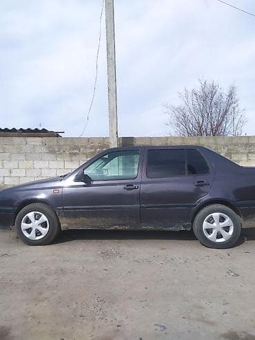 Volkswagen: Volkswagen Vento: 1993 г., 1.8 л, Механика, Бензин, Седан — 1