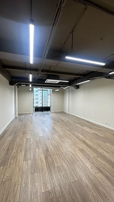sky: Аренда офисов, 60 м², В бизнес центре, С системой безопасности — 9