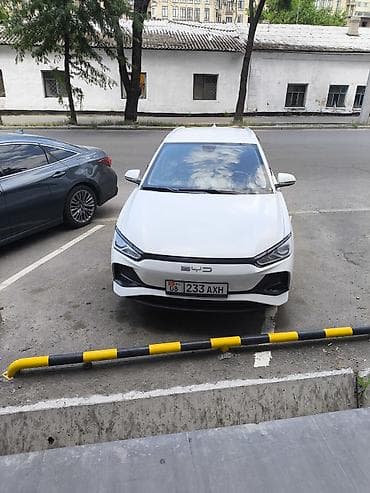 e6 3: BYD E2: 2024 г., Электромобиль, Хэтчбэк — 4