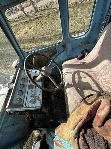 Тракторы ХТЗ: Трактор колесный с кабиной, класс тяги примерно 1,4–2,0 (типовая — 7