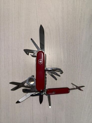 Музыкальные инструменты: Мультитулы и швейцарские ножи (набор) 1) Красный швейцарский нож — 1