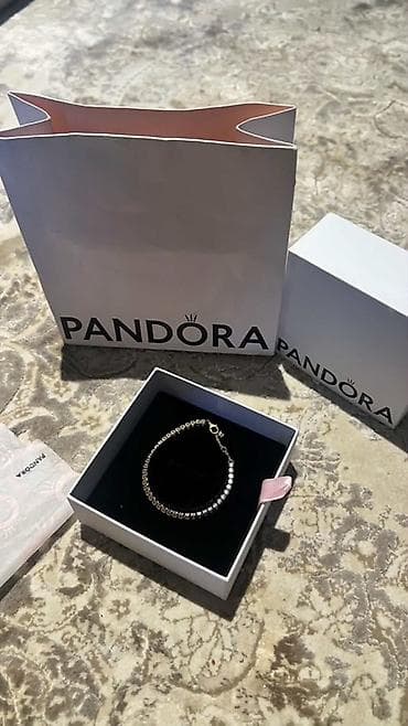 Свадебные платья и аксессуары: Браслет Pandora + фирменный дорожный бокс для украшений - Элегантный — 1