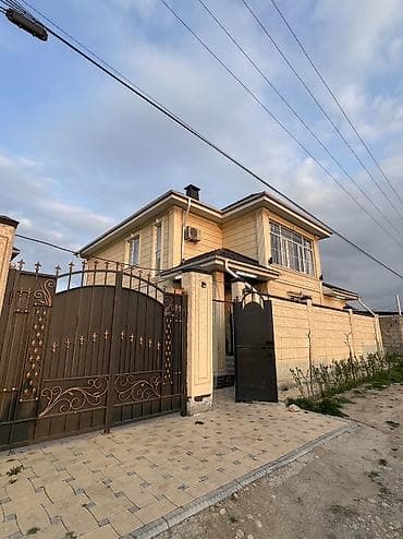 продаю дом ак оргоо: СРОЧНО! Продаётся отличный 2-х этажный дом! 📍 Район: Ак Ордо 3 ж/м 📐 — 1
