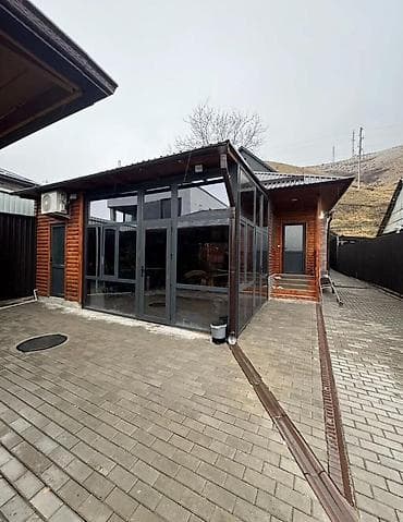 Продается хороший и уютный дом 3 комнаты. В селе Ортосай у подножья