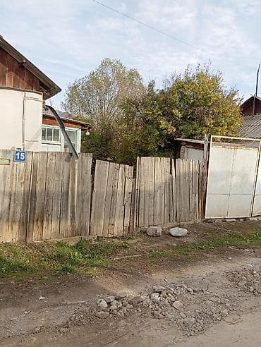 двухкомнатный дом: Продаётся участок с домом и надворными постройками. Уй сатылат 6 сотых — 3