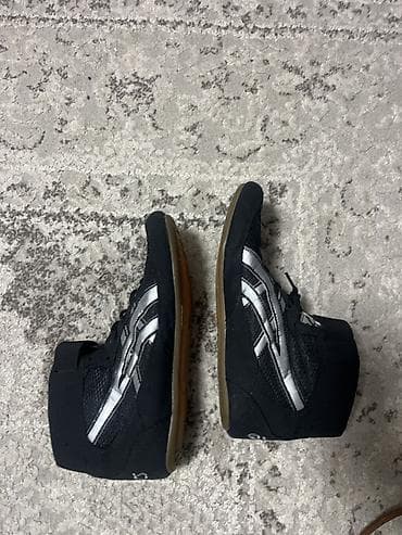 кроссовки жома: Кроссовки для борьбы ASICS (верхняя модель с высоким берцем). - — 1