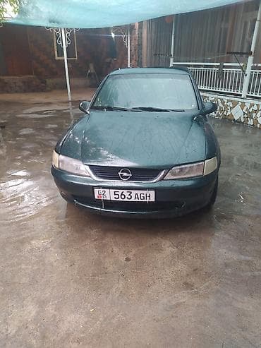 Opel Vectra: 1998 г., 1.5 л, Механика, Бензин, Седан