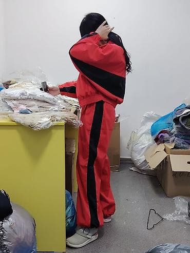 скупка одежд: Женский спортивный костюм в стиле athleisure - Комплект: укороченная — 5