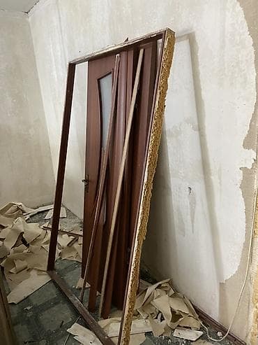Внутренняя отделка: Межкомнатные двери из МДФ/ДСП с отделкой под тёмное дерево. Сраочно — 5