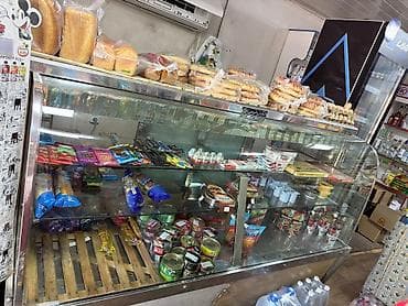 Продуктовая витрина/прилавок с ассортиментом для магазина -