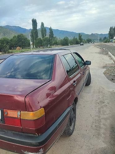 ош волга: Volkswagen Vento: 1993 г., 1.8 л, Кол менен иштөөчү, Бензин, Седан — 6
