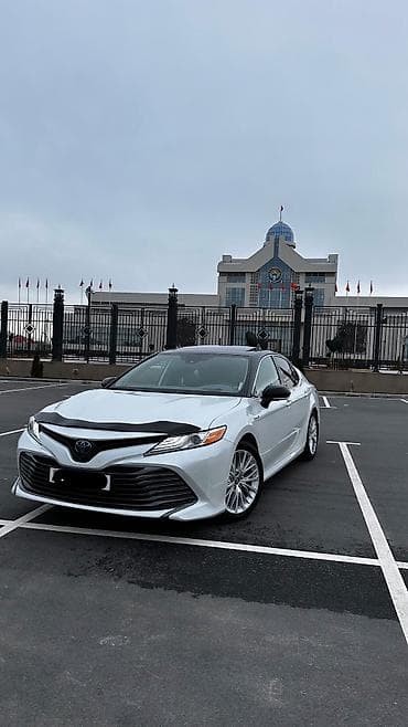 Toyota Camry: 2020 г., 2.5 л, Автомат, Гибрид, Седан