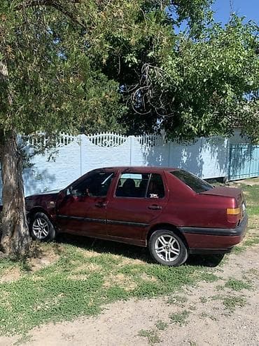 Унаа сатуу: Volkswagen Vento: 1994 г., 1.8 л, Кол менен иштөөчү, Бензин, Седан — 2