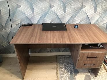 Компьютерный стол, С полками