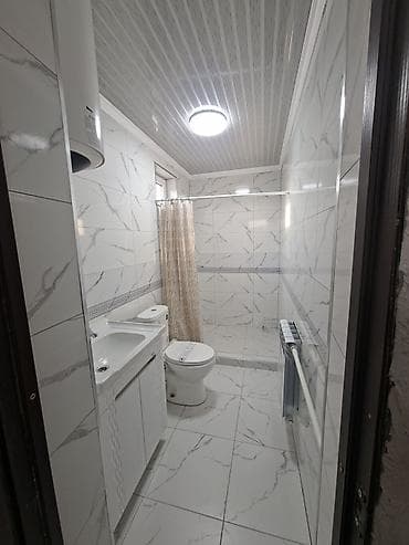долинка комната: Студия с полноценной кухонной зоной и отдельным санузлом. Планировка — 2