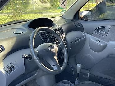 coroll: Toyota Yaris Verso: 2001 г., 1.3 л, Механика, Бензин, Минивэн — 5