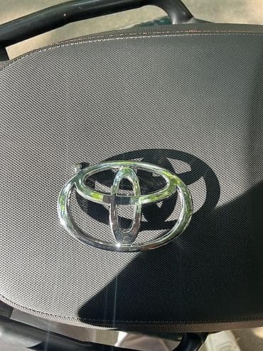 Эмблема для автомобиля Toyota. - Тип: наружный шильд/логотип для