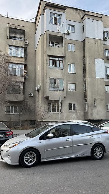 приус 35: Toyota Prius: 2018 г., 1.8 л, Вариатор, Гибрид, Седан — 5