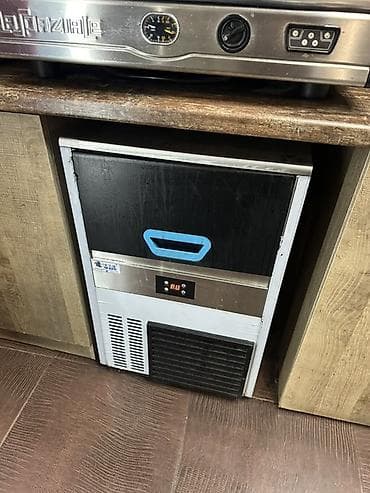 Тепловое оборудование: Профессиональный льдогенератор подстольного типа - Формат — 1