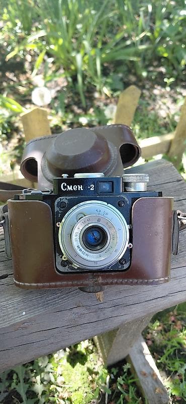element 5: Фотокамера «Смена‑2» с оригинальным кожаным футляром + опасная бритва — 1