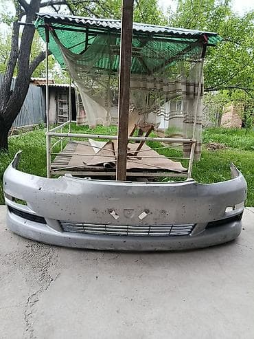 hyundai xcient: Бампер Toyota, Оригинал — 1