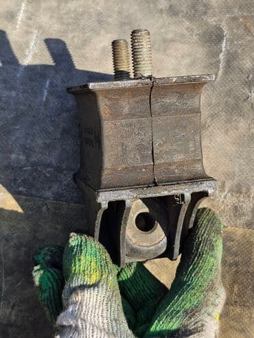 двигател на спринтер: Подушка мотора Mercedes-Benz 1998 г., Б/у, Оригинал, Германия — 5