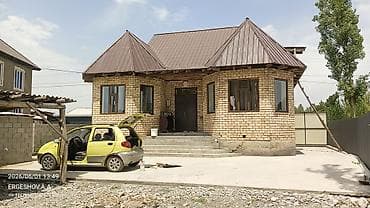 Здаётса одинэтажный кирпичный дом с мансардной крышей и панорамными
