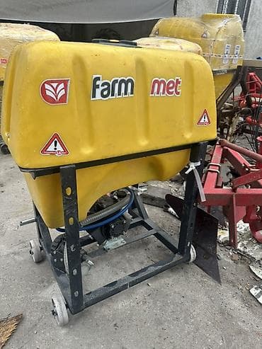 Tank: Передвижной бак-опрыскиватель Farmet Описание: - Пластиковая емкость — 1
